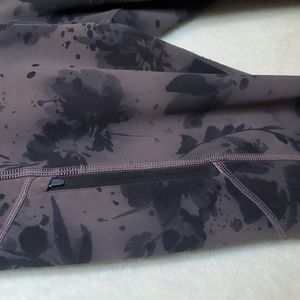ATHLETA | Floral & Splotch Print Leggings Women's Size Medium